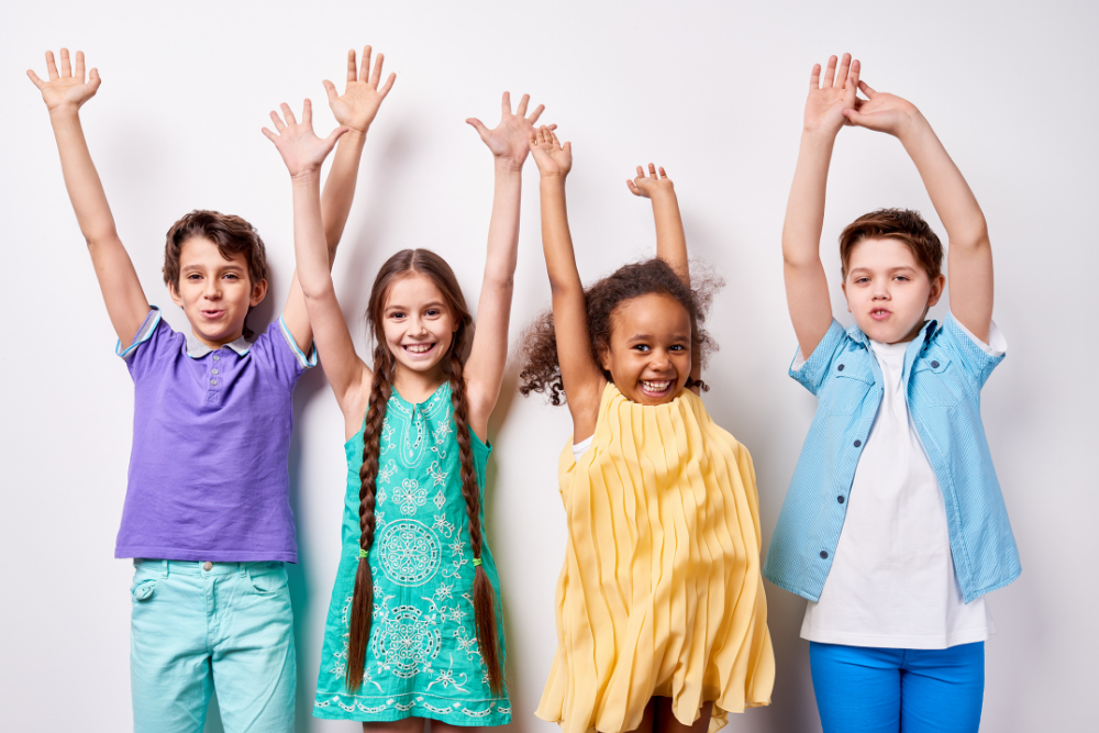 Young children in a group setting, illustrating potential early signs of autism and social communication differences.