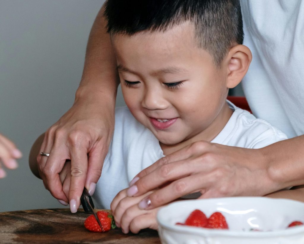 How to Encourage Independence in a Child With Autism