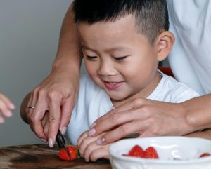 How to Encourage Independence in a Child With Autism